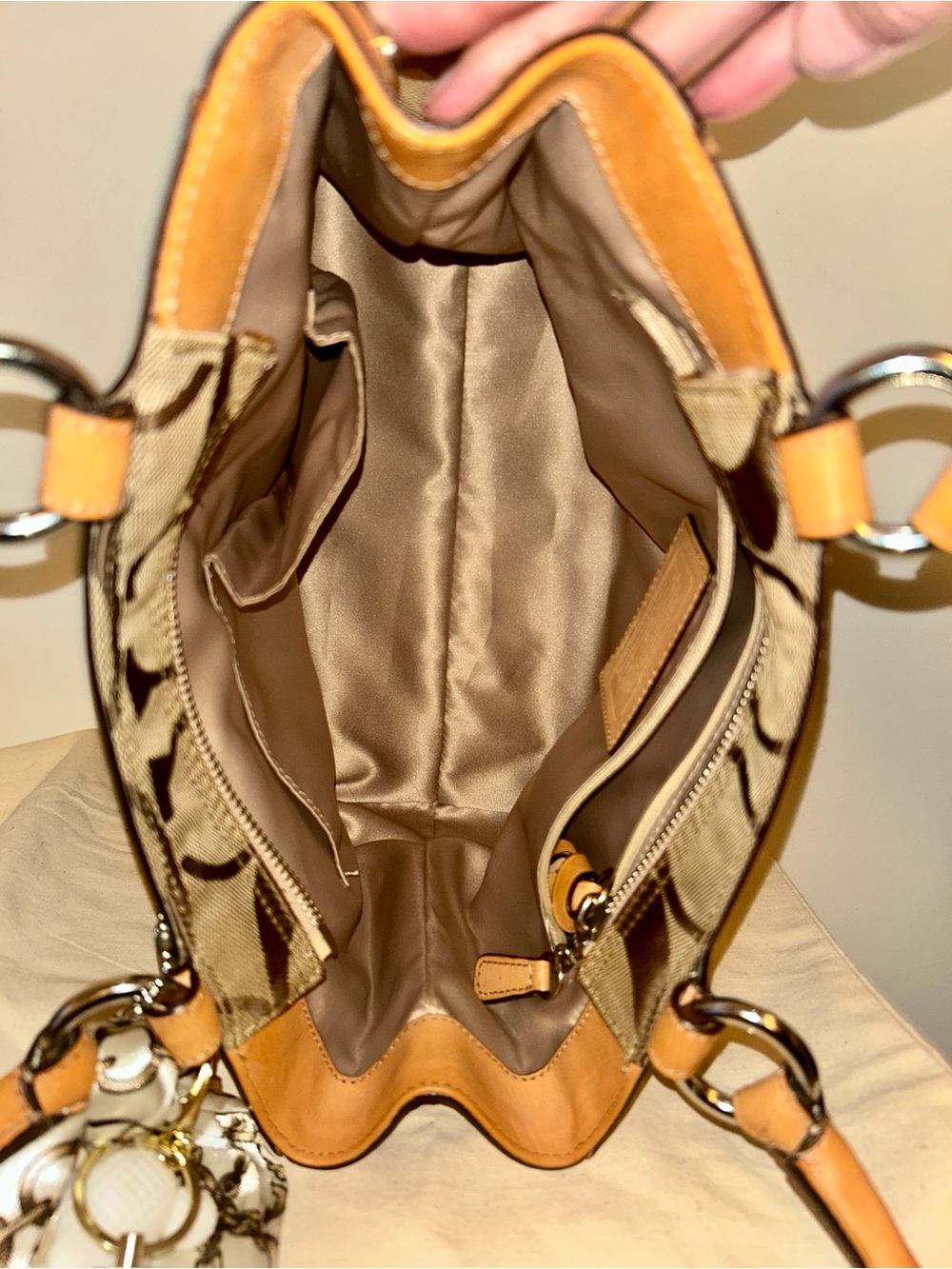 Coach Hampton Signature Monogram Handbag . Y2K Vintage Beauty - Picture 14 of 15